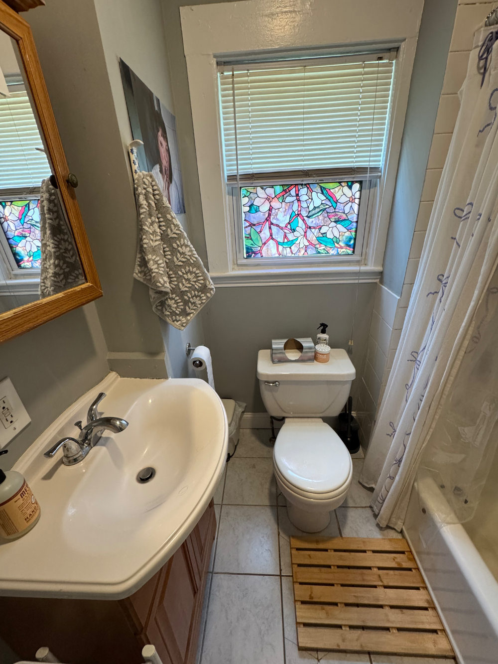 Right on Campus Sublet: One Bedroom in College House - Image 5