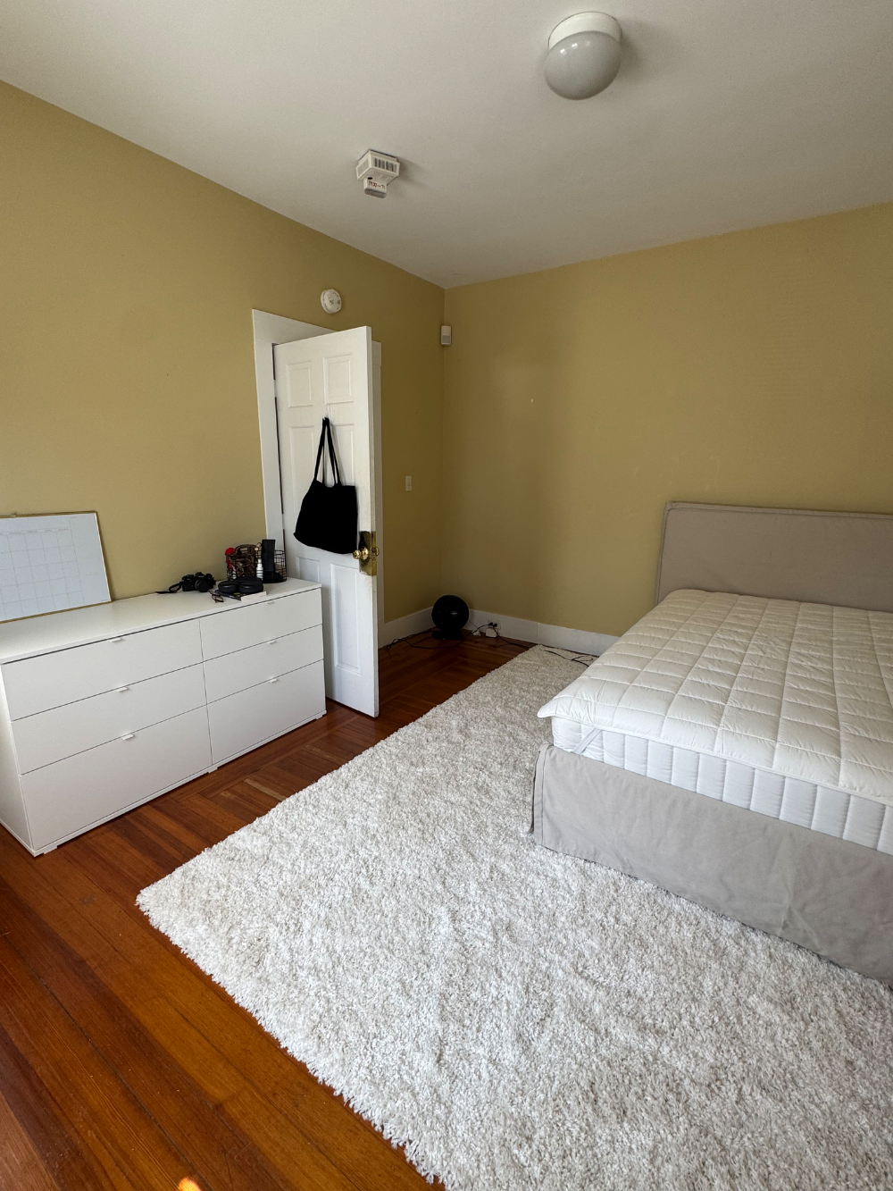 Right on Campus Sublet: One Bedroom in College House - Thumbnail 7